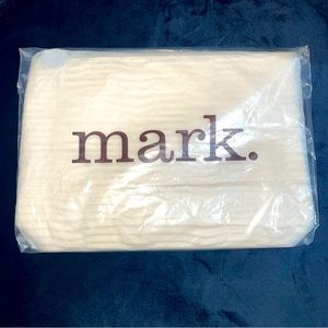 Mark. Cosmetic Bag GOLD